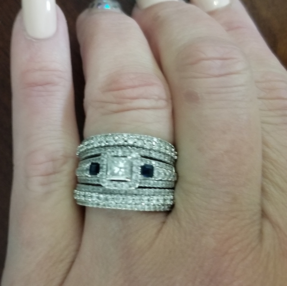 2ct Vera Bradley diamond engagement/wedding ring.